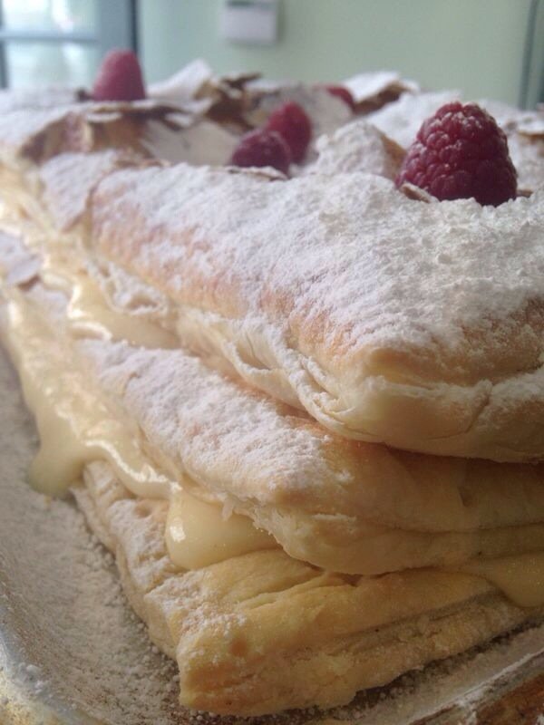 Millefoglie con crema pasticcera e lamponi