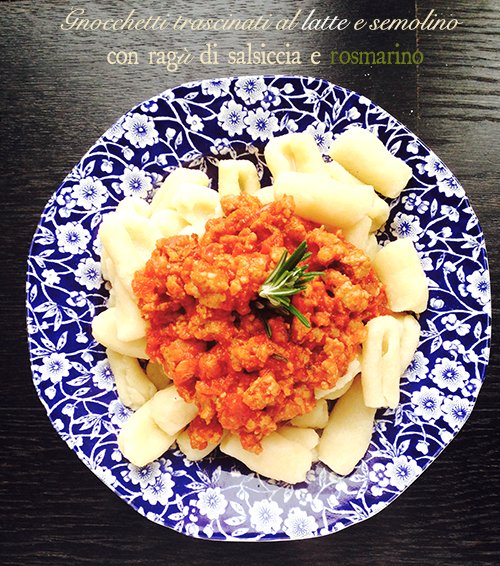 Gnocchetti trascinati al latte e semolino con ragù di salsiccia e rosmarino