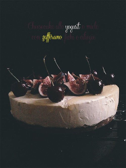 Cheesecake allo yogurt e miele con zafferano, fichi e ciliegie