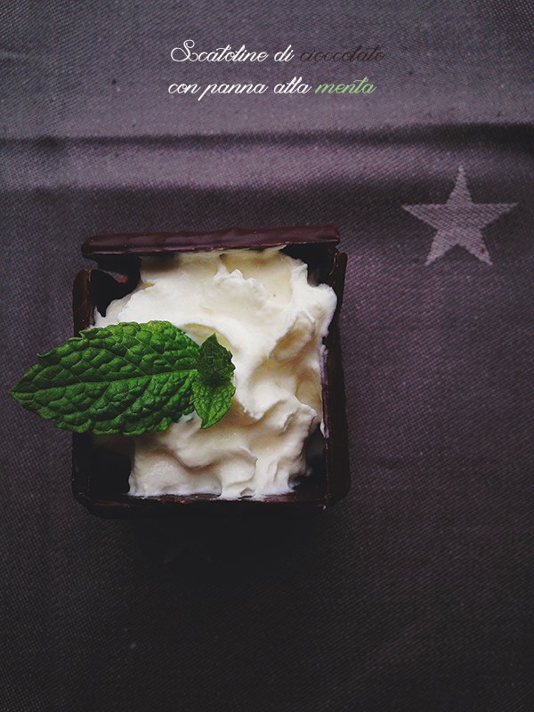 Scatoline di cioccolato con panna alla menta